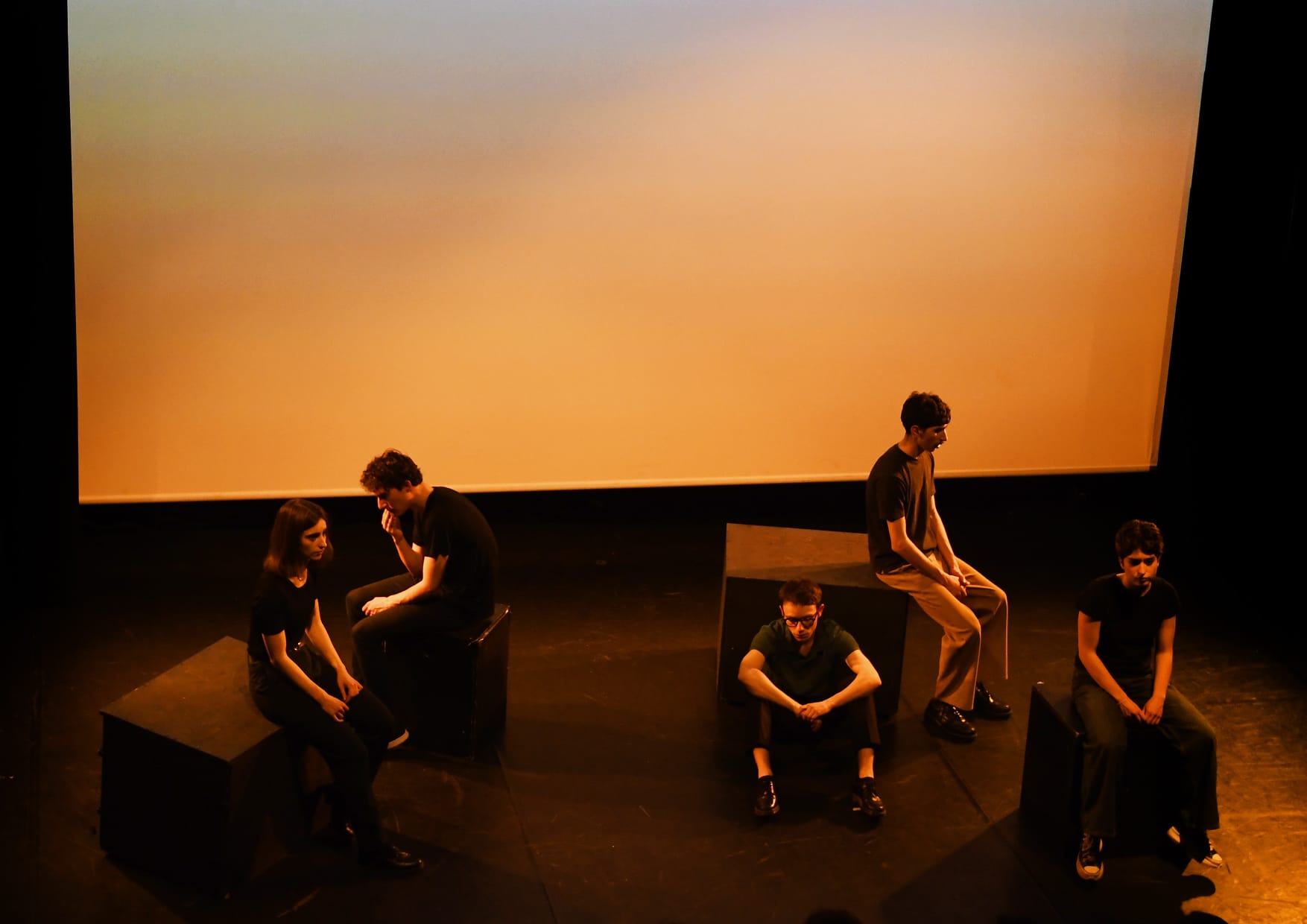 danser-a-la-catastrophe-premiere-cubes